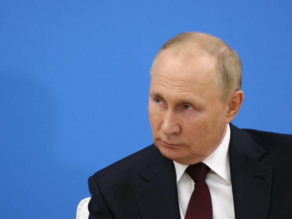 Владимир Путин: молодые люди, дети должны воспитывать в себе доброе отношение к людям старшего возраста