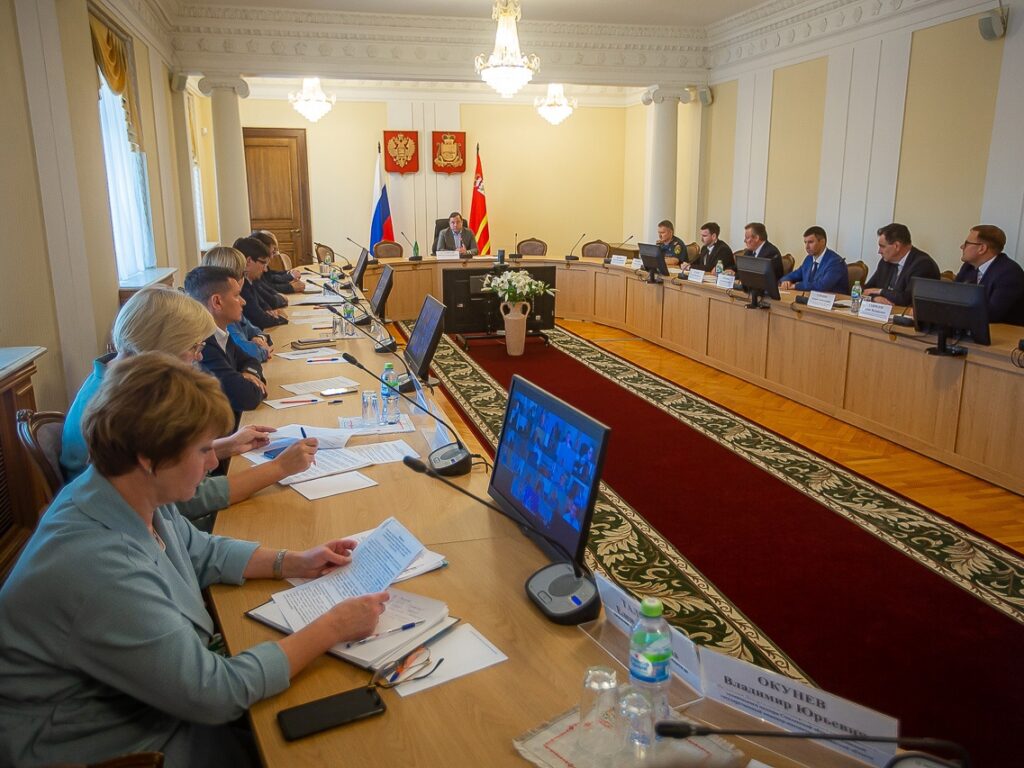 В администрации Смоленской области обсудили готовность региона к осенне-зимнему периоду