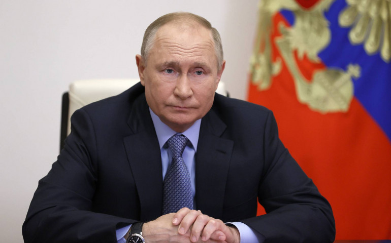 Путин поручил главам регионов обеспечить стабильность в экономике