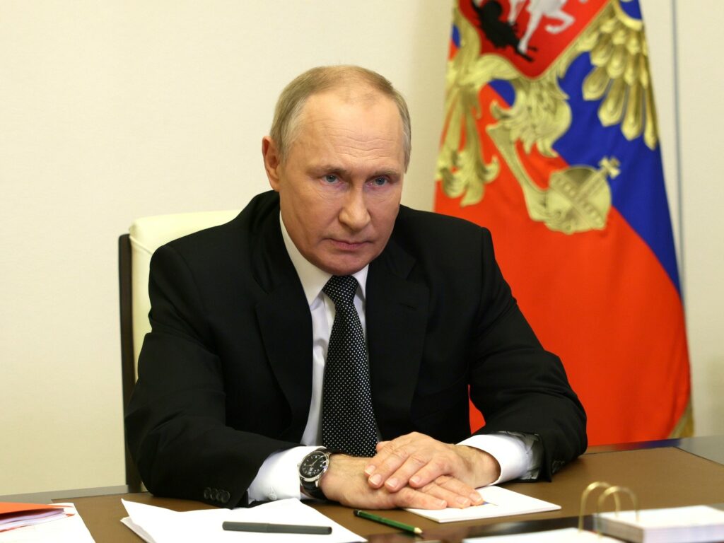 Владимир Путин: денежное довольствие мобилизованных должно быть не менее 195 тысяч рублей в месяц