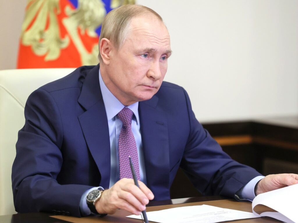 Владимир Путин раскритиковал банки, «пьющие кровь» из пенсионеров после выдачи им кредитов