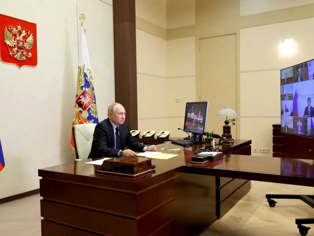 Владимир Путин включил в число принципов государственной культурной политики защиту института брака