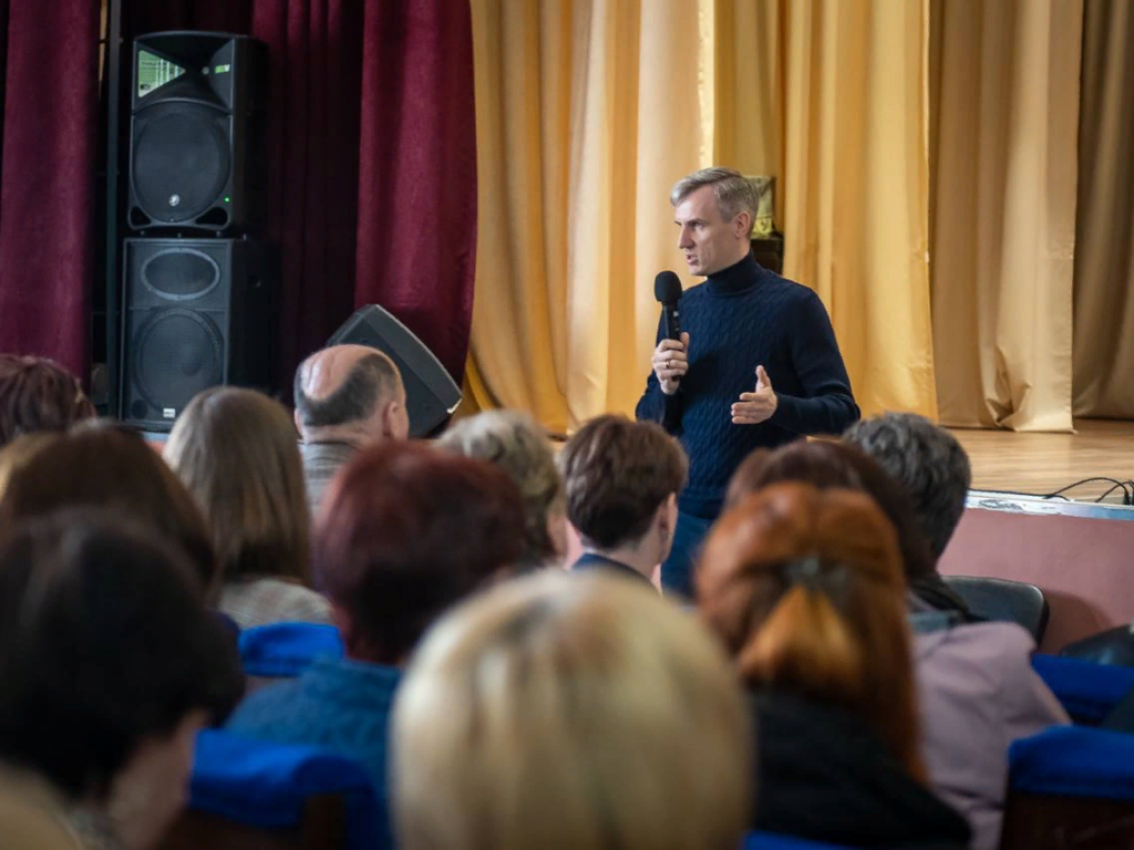 Василий Анохин обсудил проблемы Угранского района с местными жителями