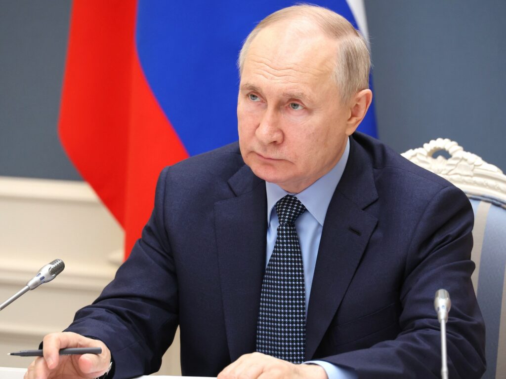 Владимир Путин потребовал не ослаблять внимание к сельскому хозяйству