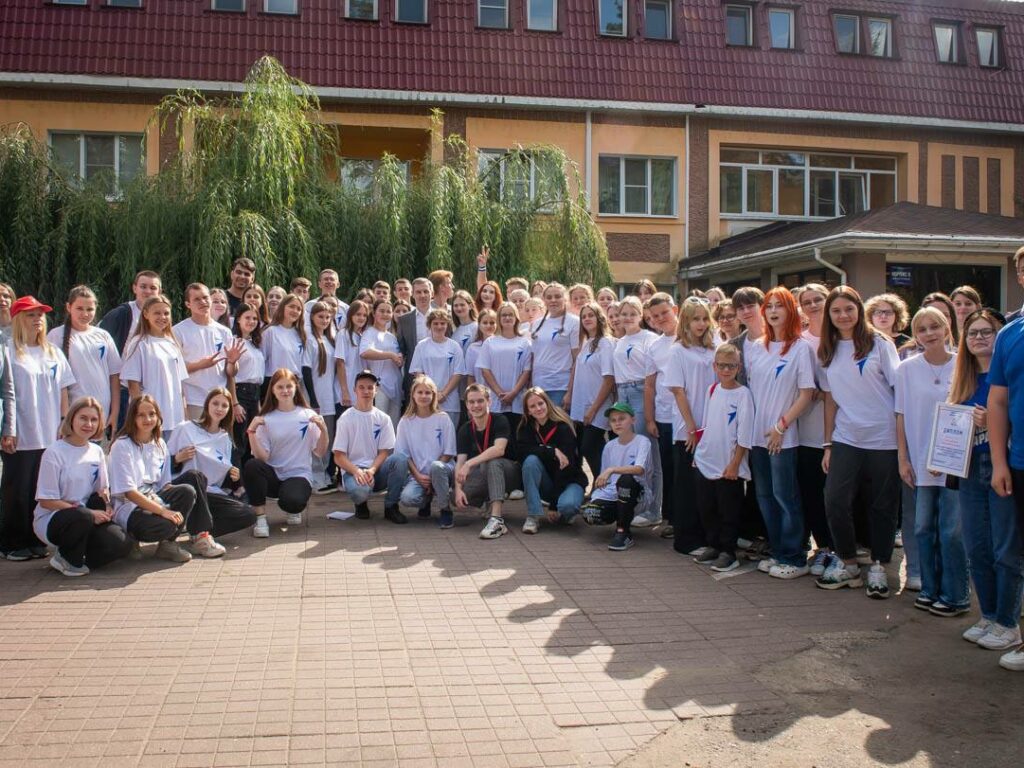 Василий Анохин открыл первый региональный форум молодежных инициатив «Будущее за нами»
