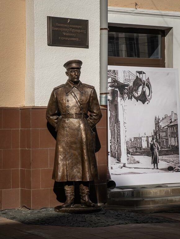 В Смоленске открыли памятник легендарному сержанту Викторину Курицыну