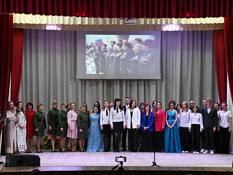 Ежегодный фестиваль патриотической песни состоялся в Красном при поддержке проекта «Единой России» «Связь поколений»
