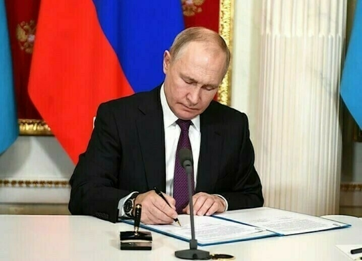 Путин подписал закон о списании процентов по кредитам участникам СВО