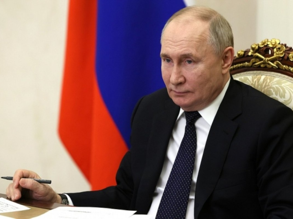 Путин поручил обеспечить бесперебойную связь на автодорогах