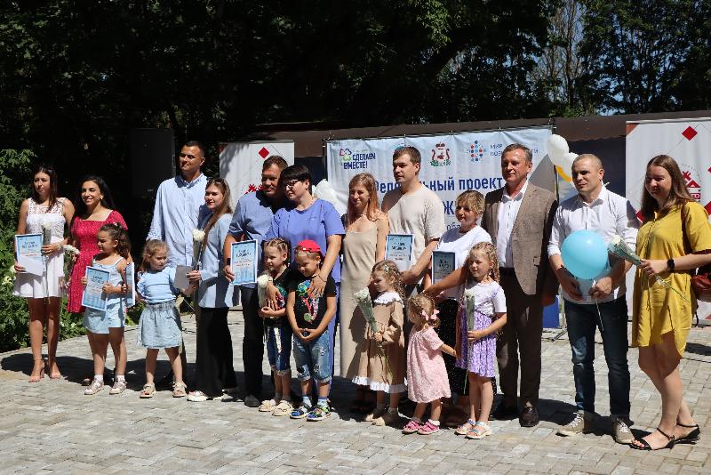 В Смоленске наградили участников всероссийской акции «Крепка семья – сильна Россия»