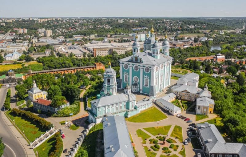 Смоленск — это отличный город для погружения в культуру и историю, и в нём всегда есть что-то интересное для каждого!