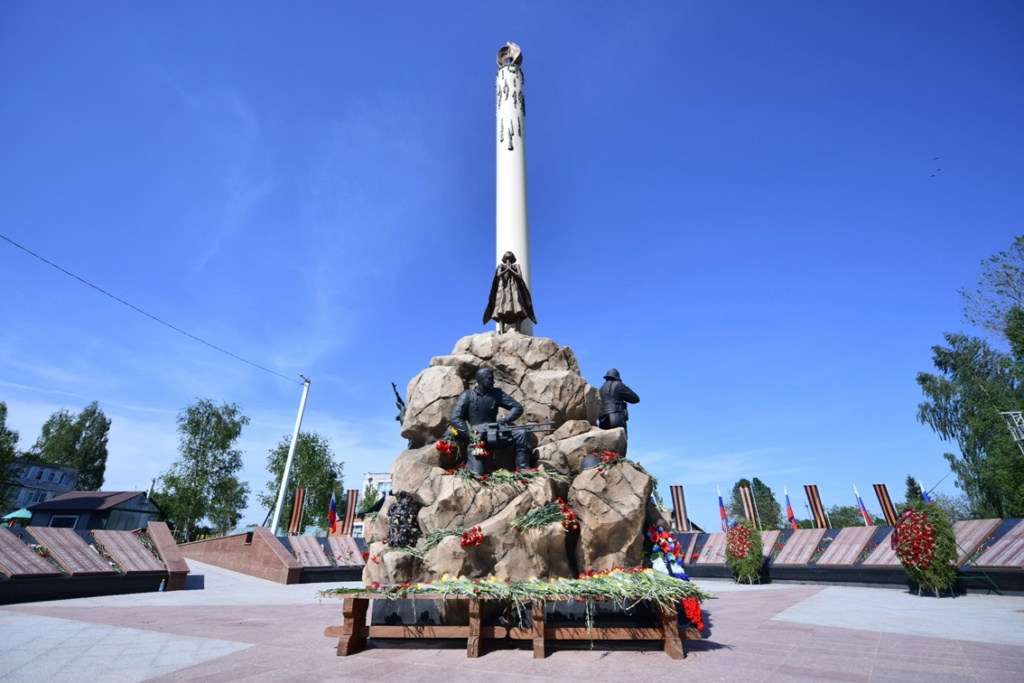 «НЕБЕСНЫЙ БАТАЛЬОН, КОТОРЫЙ МЫ ОПЛАКИВАЛИ В АФГАНИСТАНЕ, СЕЙЧАС ЗДЕСЬ, НА ОБЩЕЙ ГРАНИТНОЙ ПЛИТЕ»