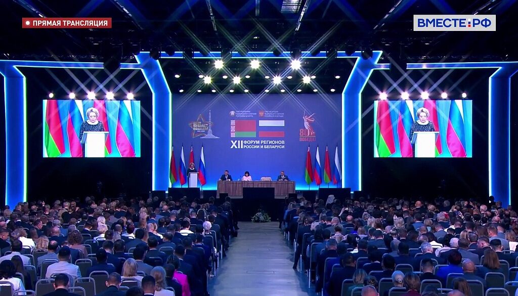 Президент России Владимир Путин отметил интенсивное развитие межвузовских связей между Россией и Беларусью, особо подчеркнув роль Смоленской области
