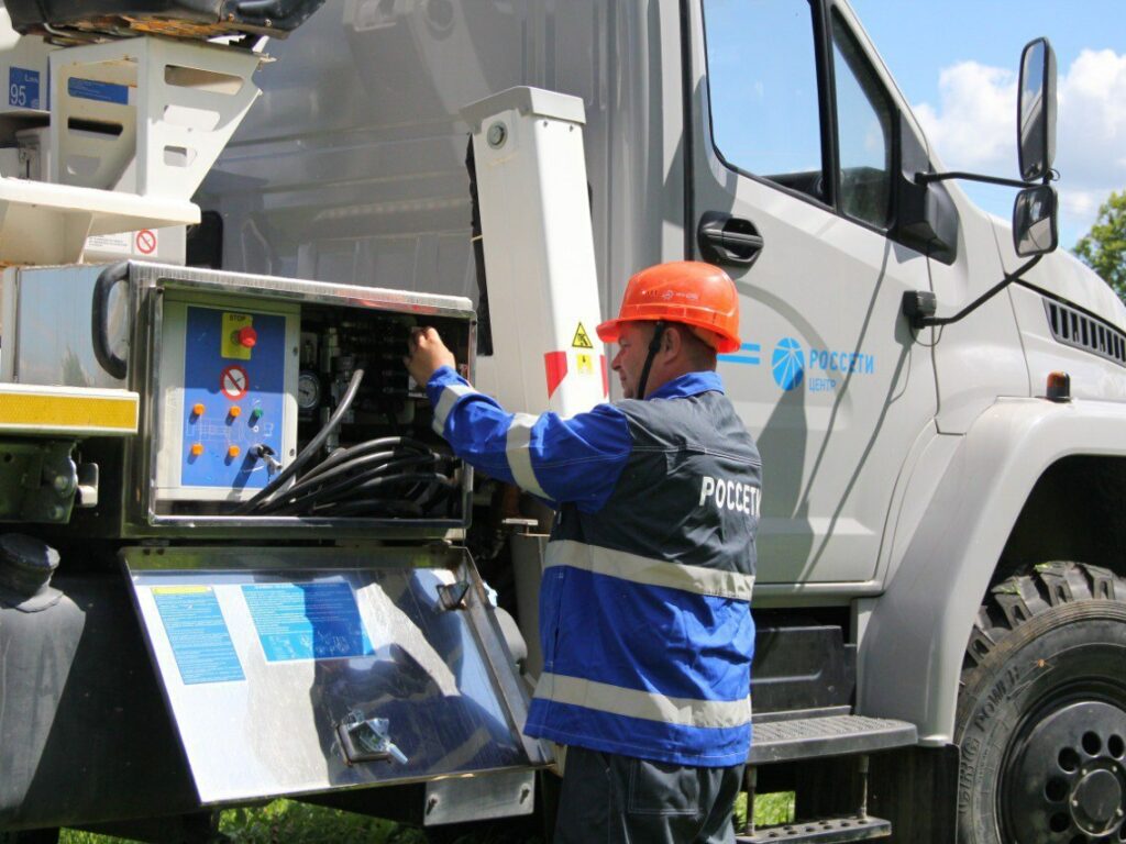В Смоленской области подключены к электроснабжению новые объекты водоснабжения в Кардымово и Кощино