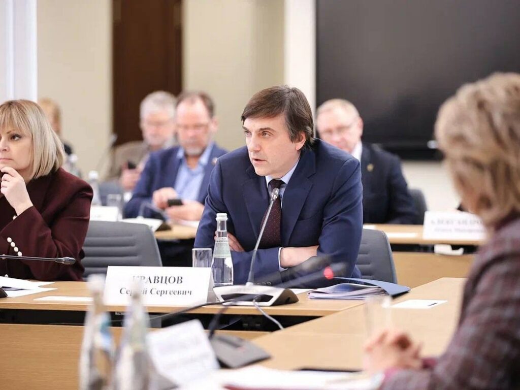 Глава Минпросвещения рассказал о работе по созданию государственных учебников