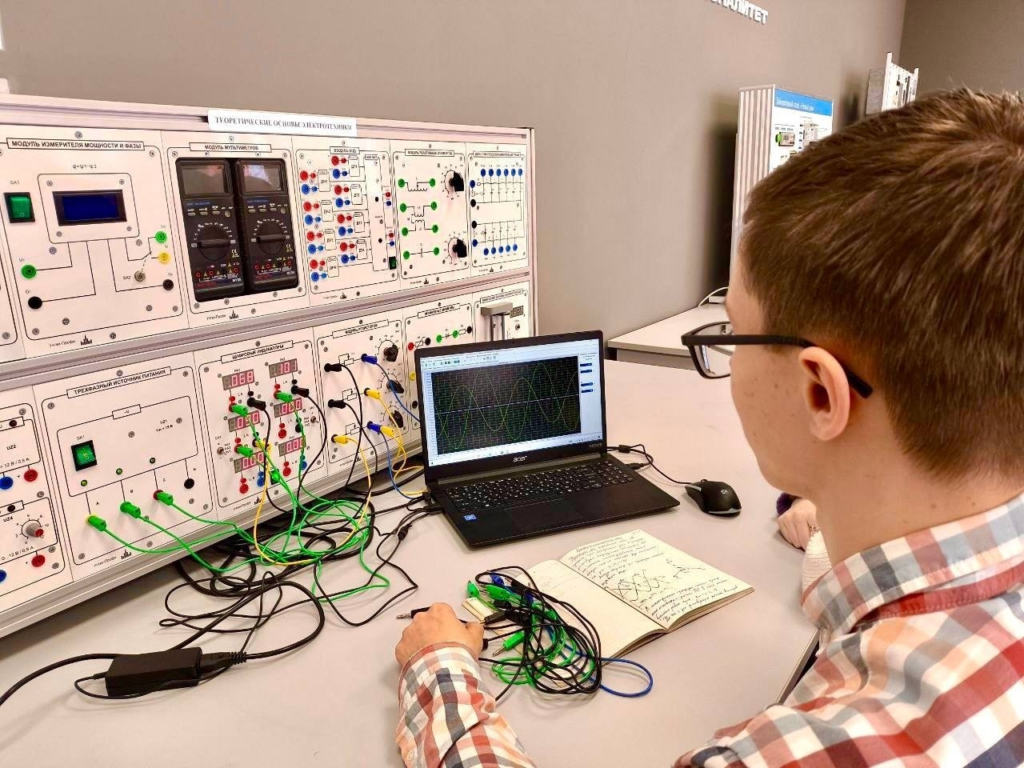 Василий Анохин: Поступать в колледжи Смоленской области с 2026 года станет проще