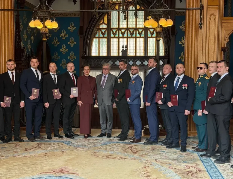 Сергей Лавров вручил смоленским ветеранам СВО дипломы МГИМО