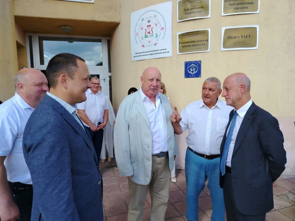 «Отчеты не заменят живое общение с людьми»: зампред Госдумы о рабочей поездке в Руднянский округ