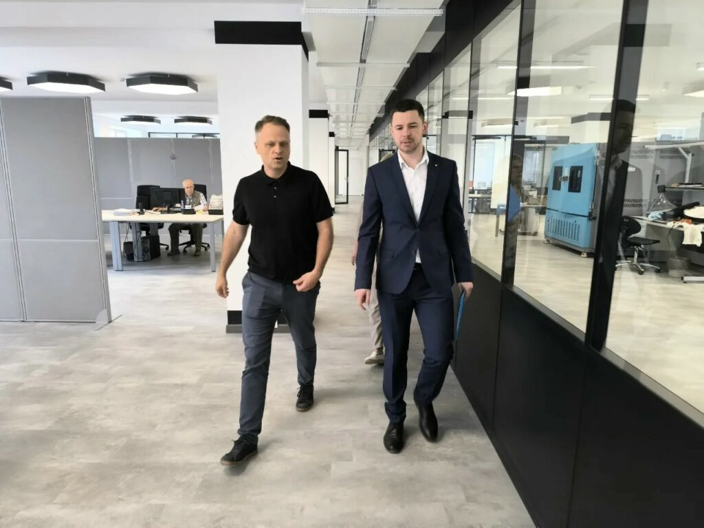 Гагаринский светотехнический завод наращивает производственные мощности