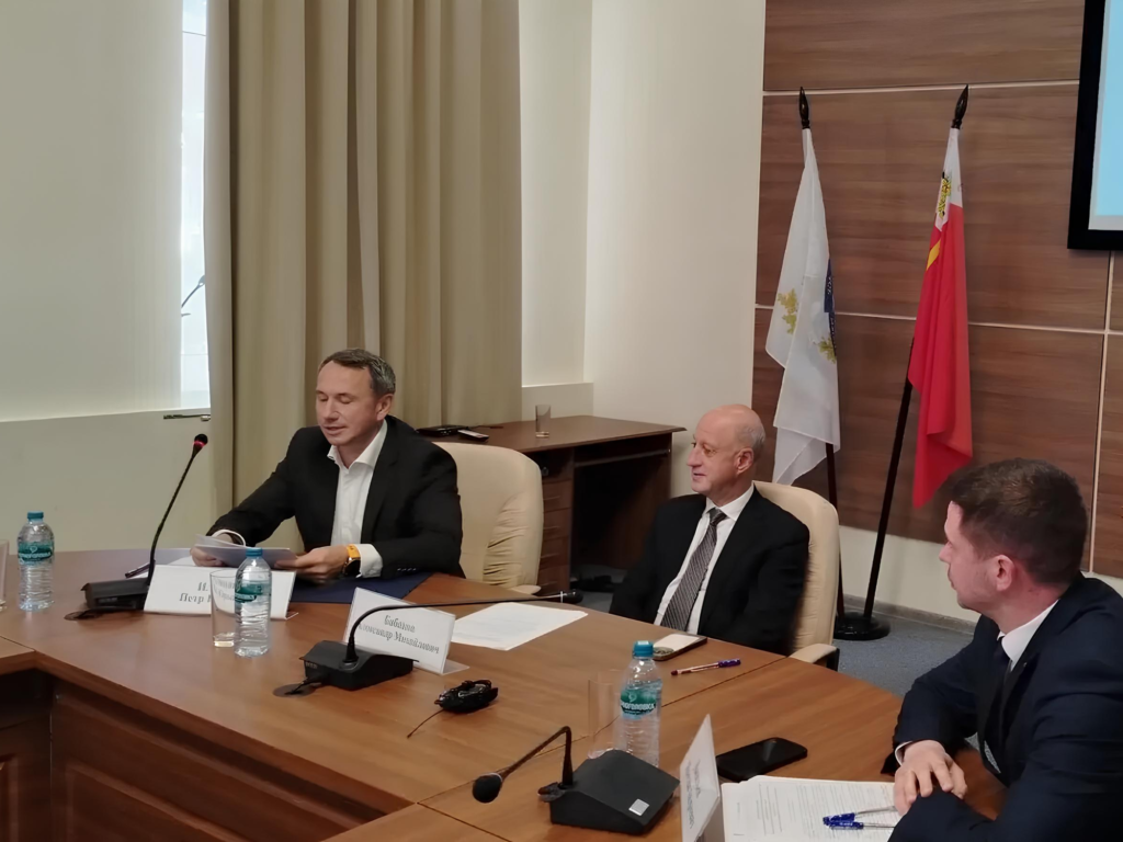 В Смоленске обсудили пути решения демографических проблем: государство и бизнес должны действовать сообща
